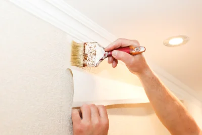 Pose de papier peint à Gruey-lès-Surance — revêtements muraux et toiles de verre